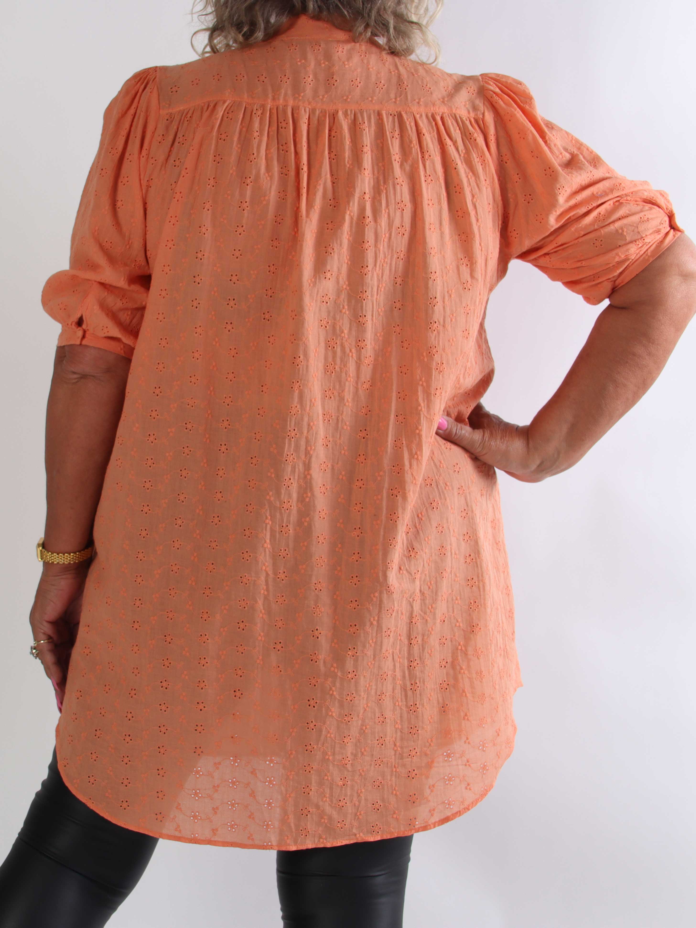 Soffie - Plus size tunikakjole i viskose med smukke broderie anglaise-detaljer